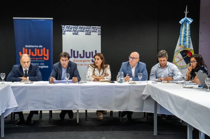 Funcionarios del gobierno en la reunión de paritarias con los docentes.